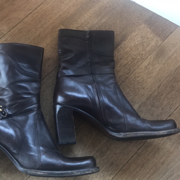 Shoes - Picture 4 of 5